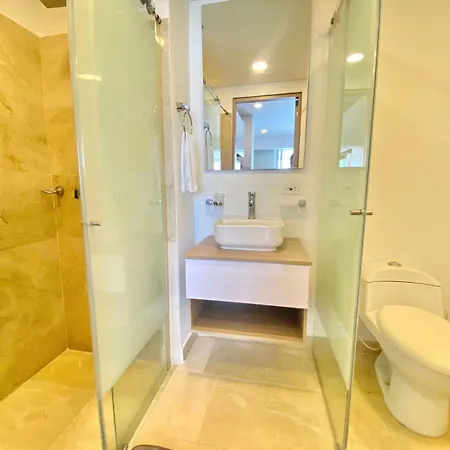 Hermoso Aparta En Crespo A 5 Minutos Caminando Del Aeropuerto Primera Linea Mar Apartment Cartagena